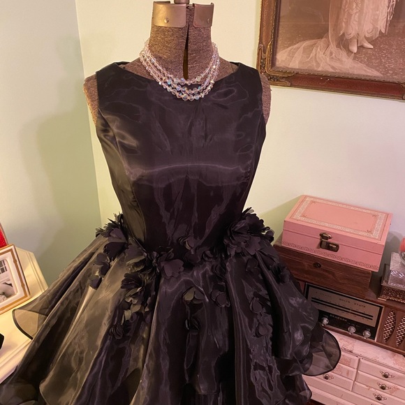 Beautiful custom made party dress.  Prom dress. Short and sassy! - Picture 2 of 6